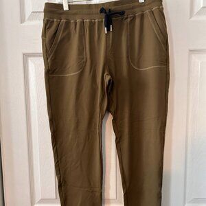 Olive Unwind Jogger (L)